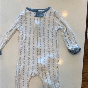 Cloud Island Blue and White Arrow Footie